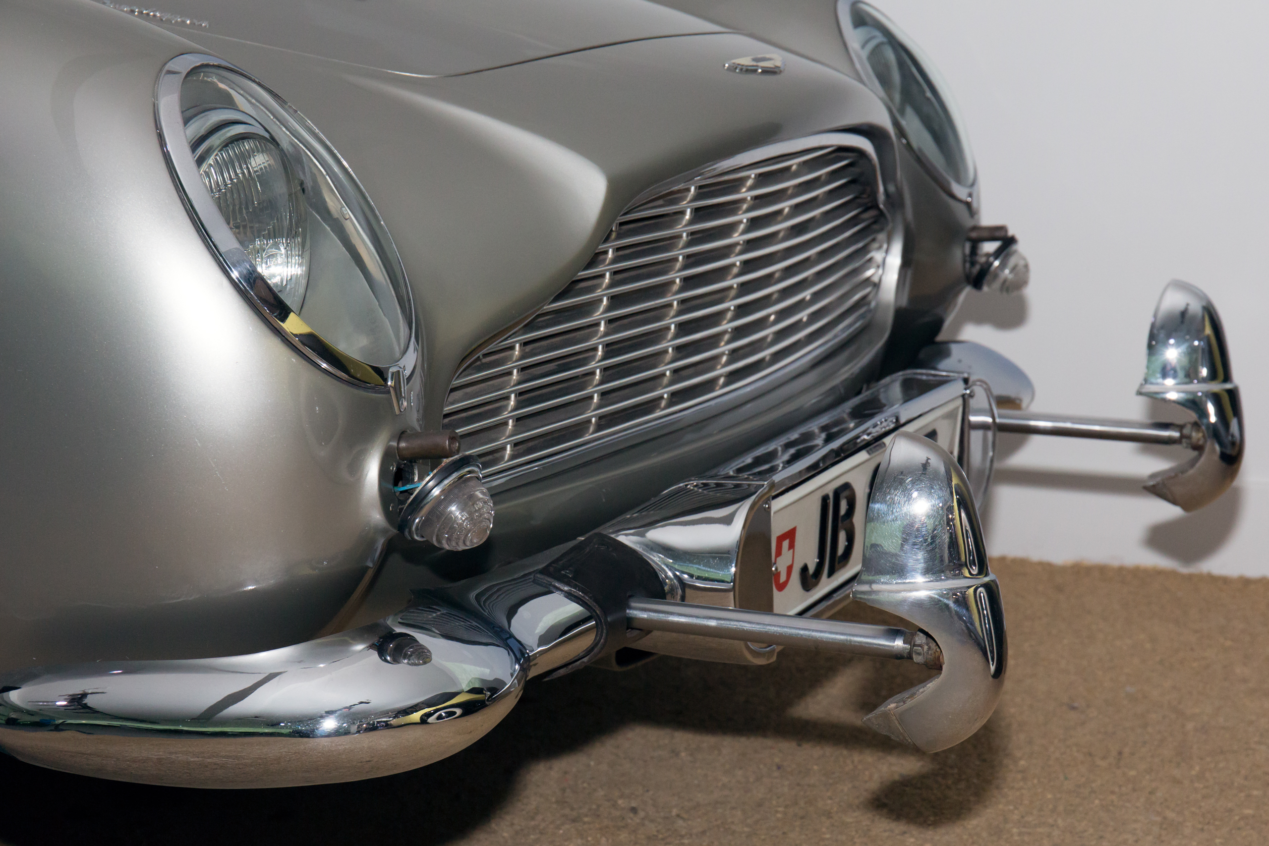 The Goldfinger Aston Martin DB5 at the National Motor Museum, Beaulieu — front detail showing retractable machine guns